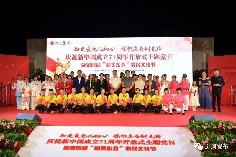 法国第一夫人太宠Lisa!拉她站到C位,Lisa金色紧身衣高清照来了